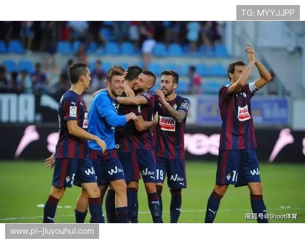 适合小场足球比赛的规则与策略解析 提升场地效率与竞技水平